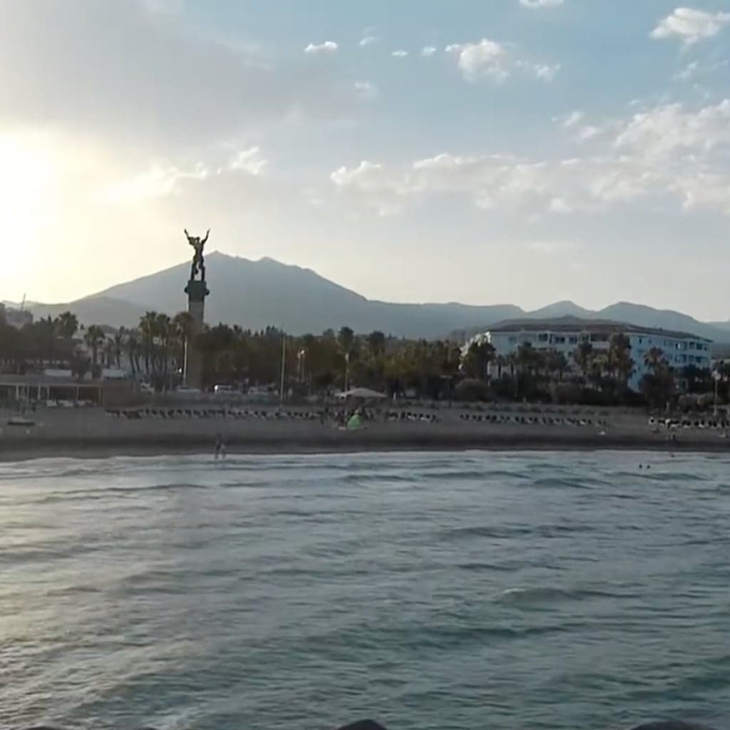 Playa de Levante Logo