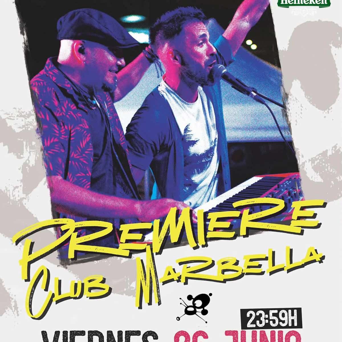 Cartel promocional de Moving On en Premiere Club Marbella con dos músicos actuando en directo, uno cantando al micrófono y otro junto al teclado, sobre un diseño en tonos grises y amarillos. El concierto es el viernes 26 de junio a las 23:59 h.