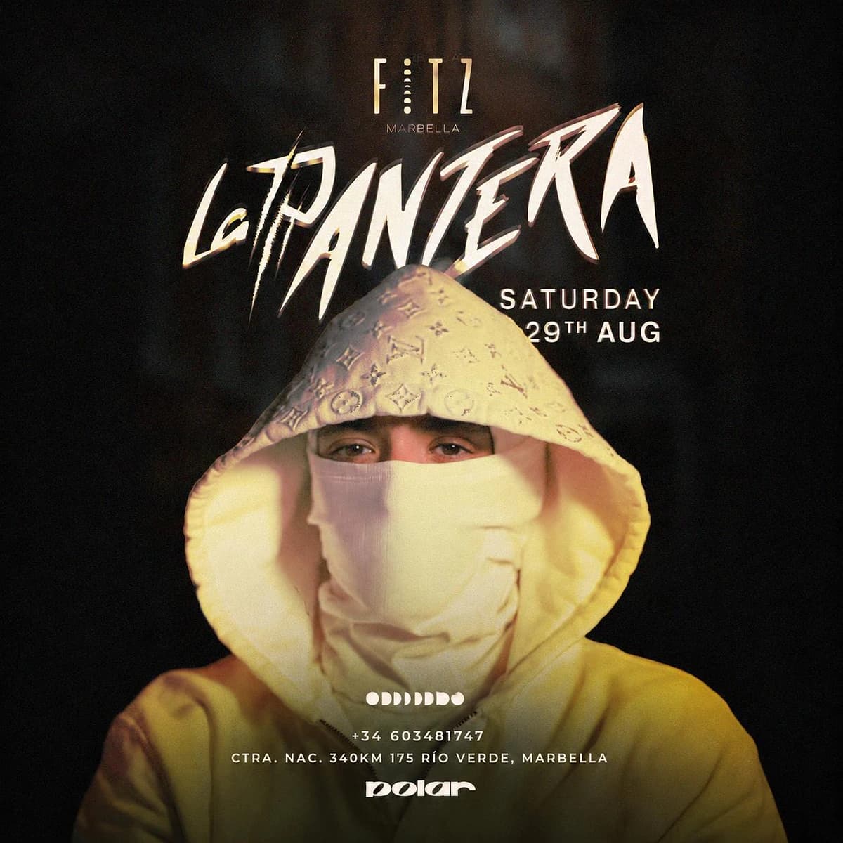 Cartel de La Pantera en FITZ Marbella para el sábado 29 de agosto, con fondo oscuro, retrato del artista con capucha amarilla y rostro parcialmente cubierto, tipografía grande en blanco y datos del evento.
