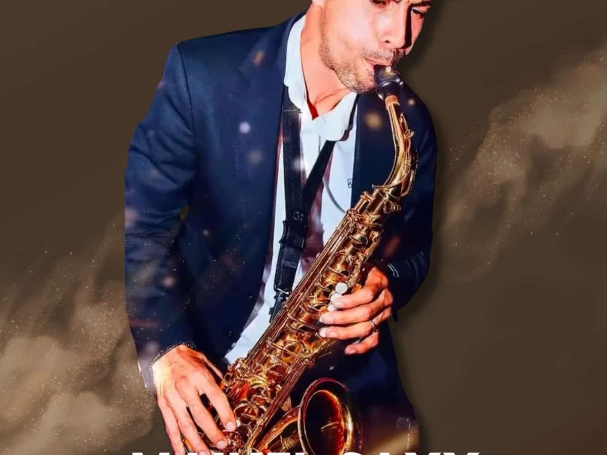 Cartel de Maikel Saxx en Restaurante Camaleón Marbella con saxofonista en primer plano anunciando un Dinner & Show el viernes 17 de abril.