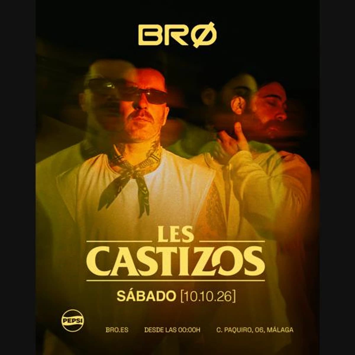 Cartel de Les Castizos en BRØ Málaga con retrato del dúo iluminado en amarillo y naranja, fecha del 10 de octubre de 2026 y hora impresa «desde las 00:00».