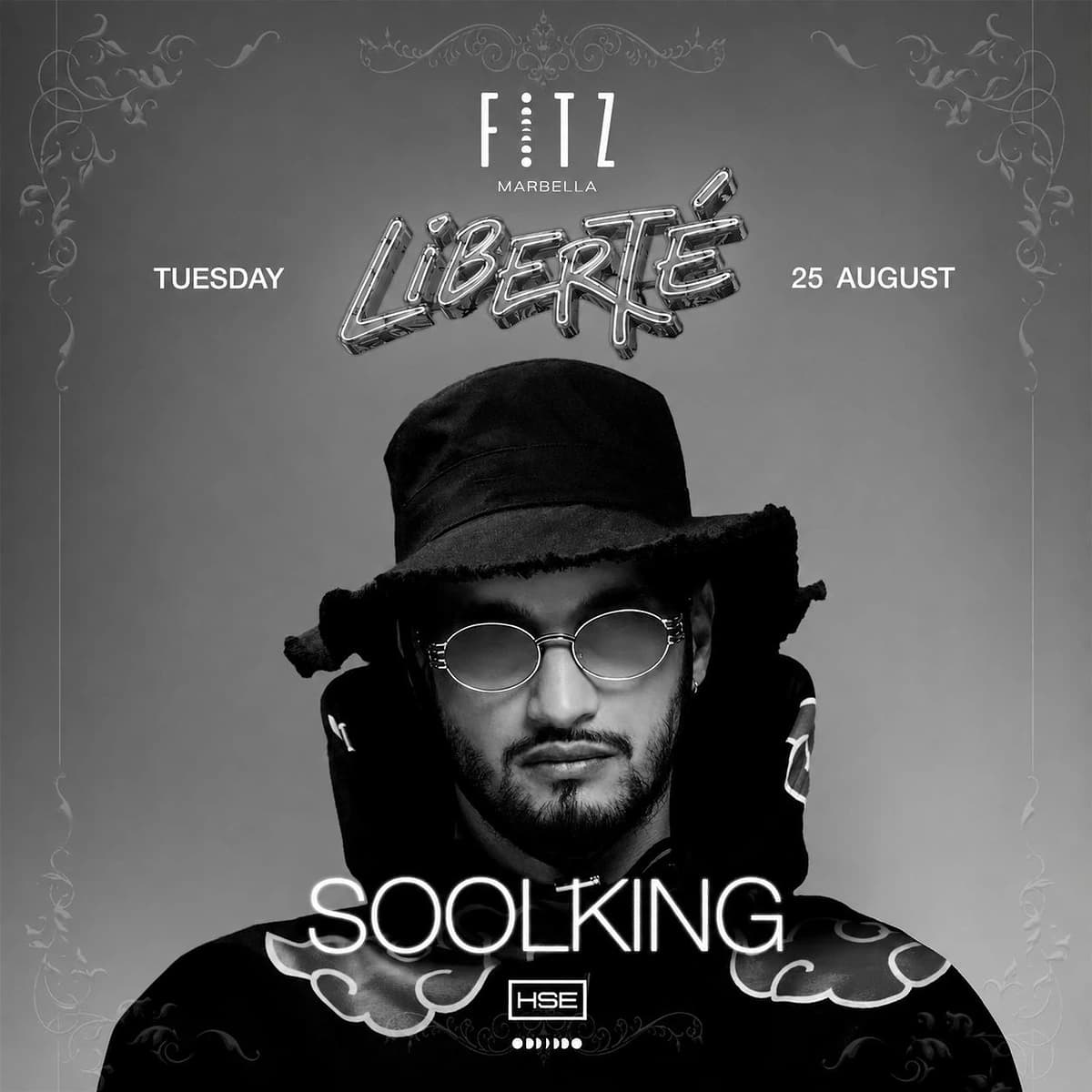 Cartel de Soolking x Liberté en FITZ Marbella para el martes 25 de agosto, con retrato en blanco y negro del artista con sombrero y gafas, fondo gris, tipografía luminosa y estética elegante de club.