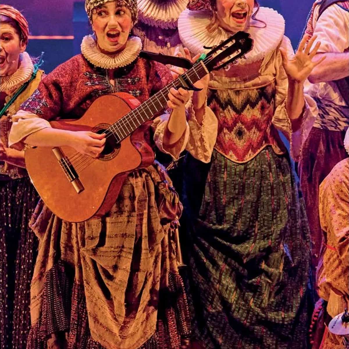 Celebración de carnaval barroco en el Teatro Ciudad de Marbella 2026