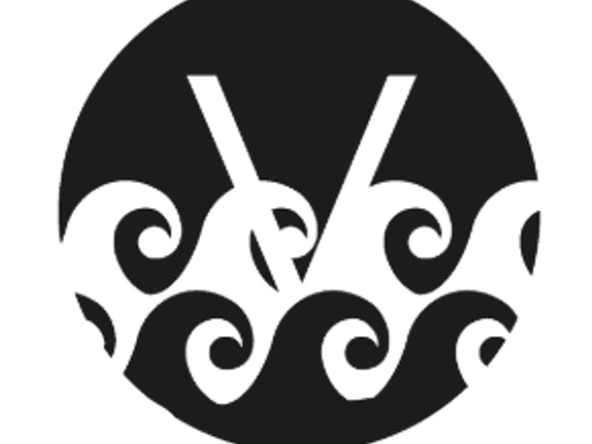 Cartel de Marpoética 2026 para el recital a bordo con Erika Martínez y Elsa Moreno, una experiencia de poesía en el mar frente a la costa de Marbella.