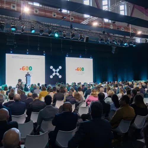 Imagen de Foro Transfiere 2026 con diseño abstracto