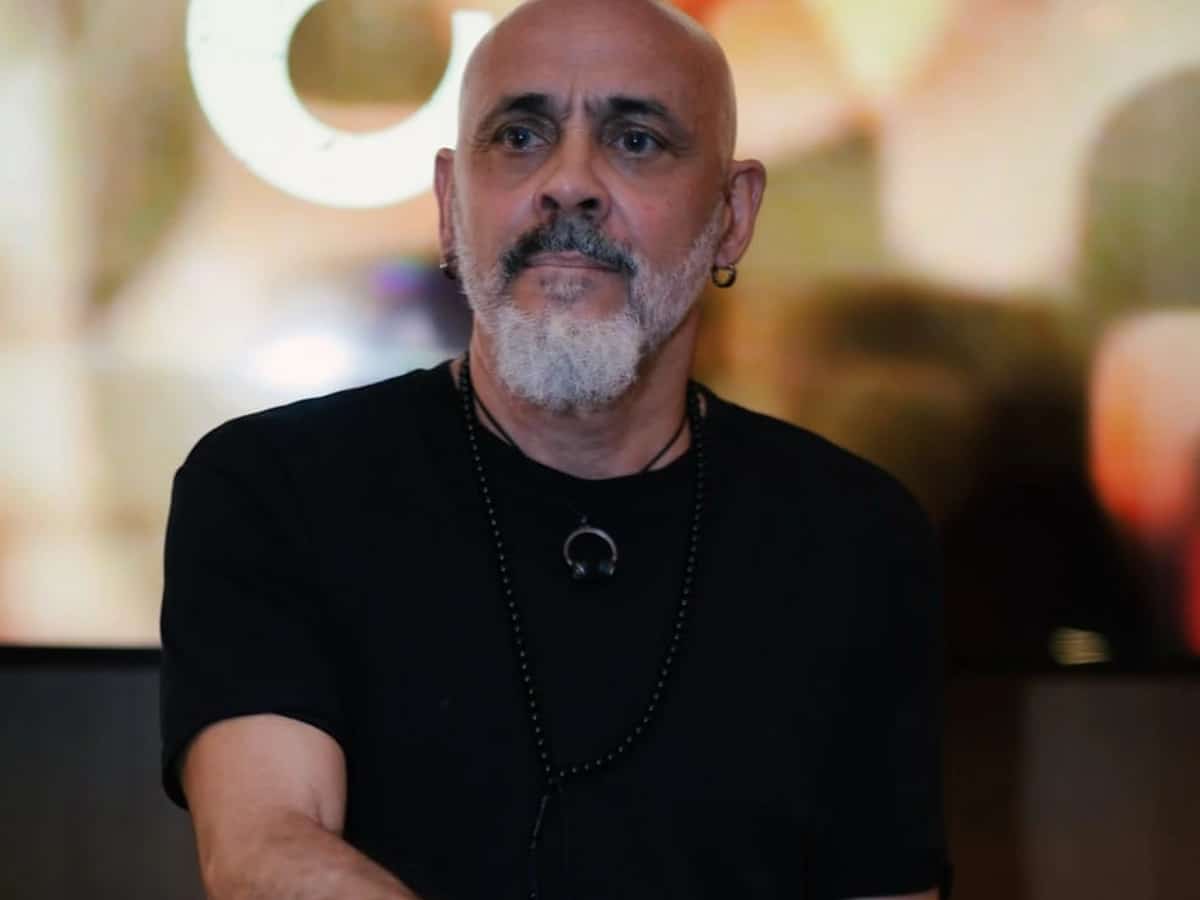 DJ Pakko 2K actuando en Mari´e Cocktail Bar Marbella con sesión de Nu Disco y Funky House durante una noche de música en directo.