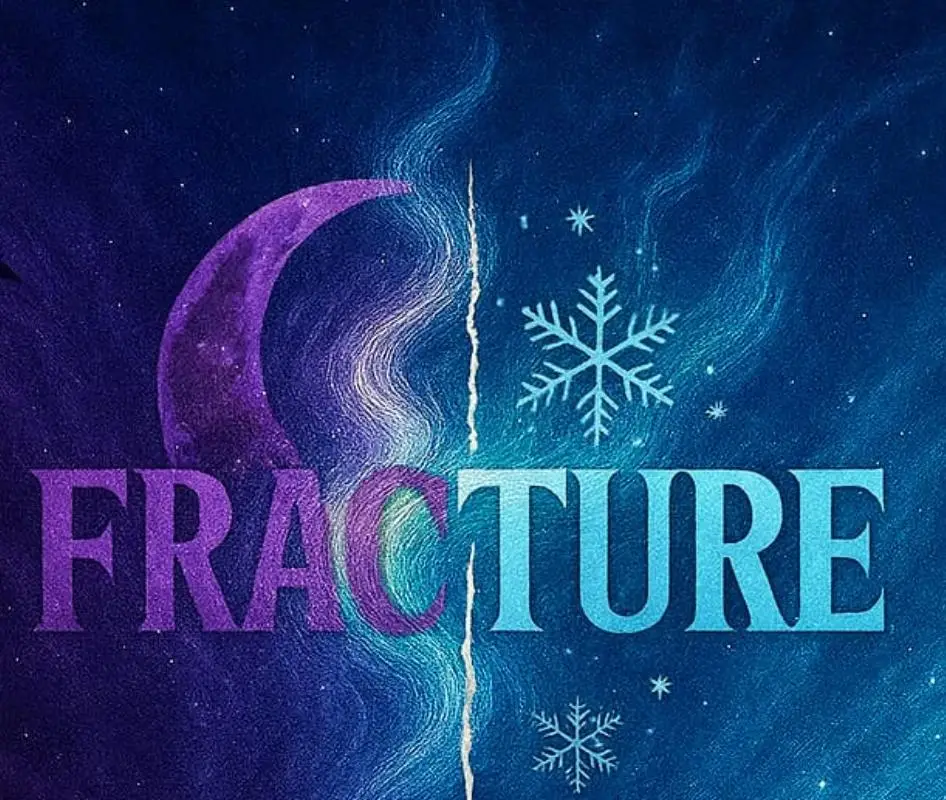 Cartel del evento FRACTURE con letras violetas y azules sobre fondo estelar — representa una grieta mágica que divide la noche y el frío, evocando misterio y emoción.