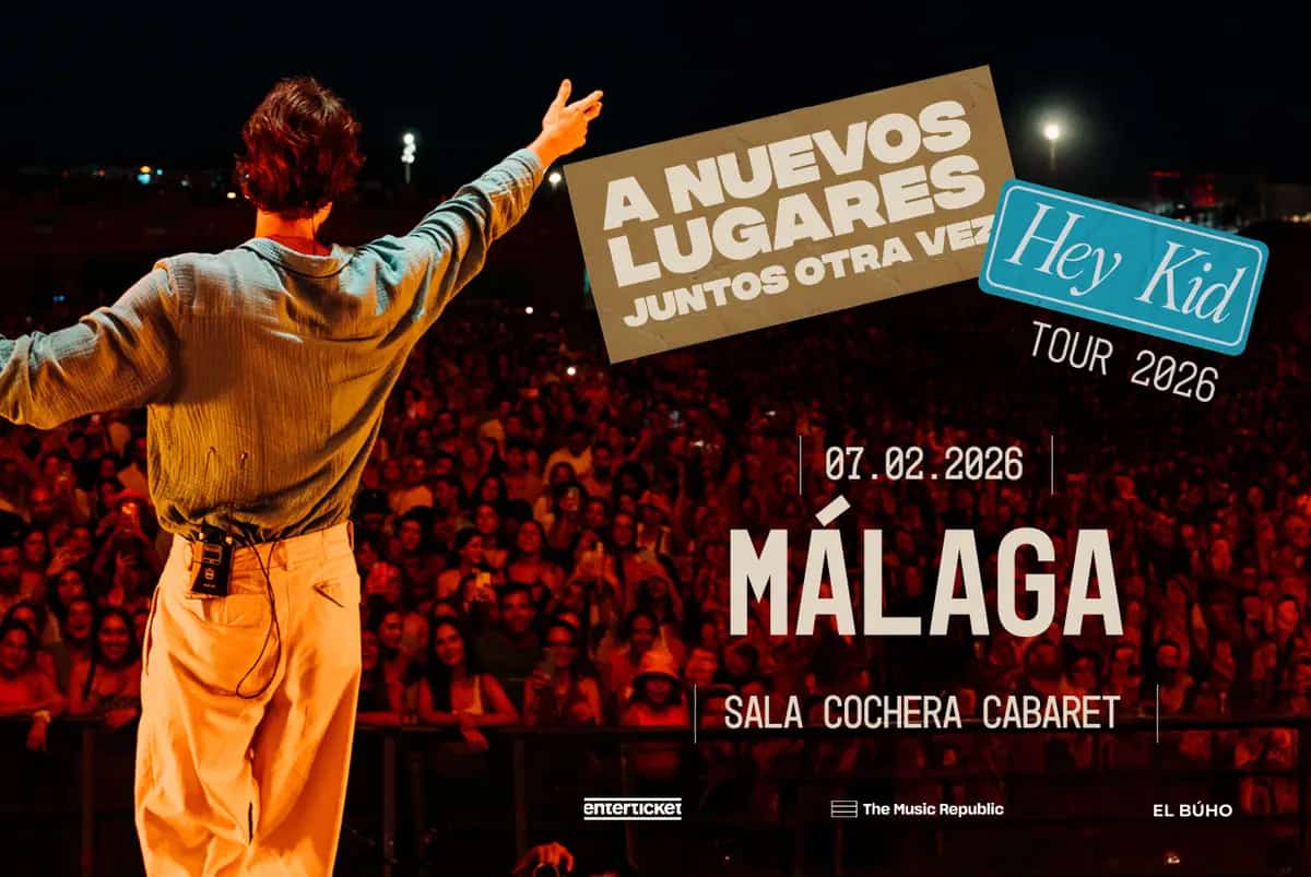 Hey Kid actuando en vivo con luces vibrantes