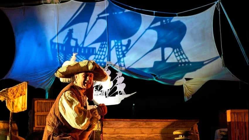 El Tesoro de Barracuda teatro de sombras familiar en Málaga 2026 con historia de piratas, siluetas y música en directo para niños