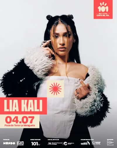 Lia Kali live in Málaga at the 101 Music Festival with her unique blend of reggae and electronic music.
