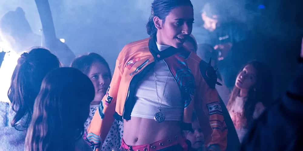 Arte abstracto colorido con elementos místicos