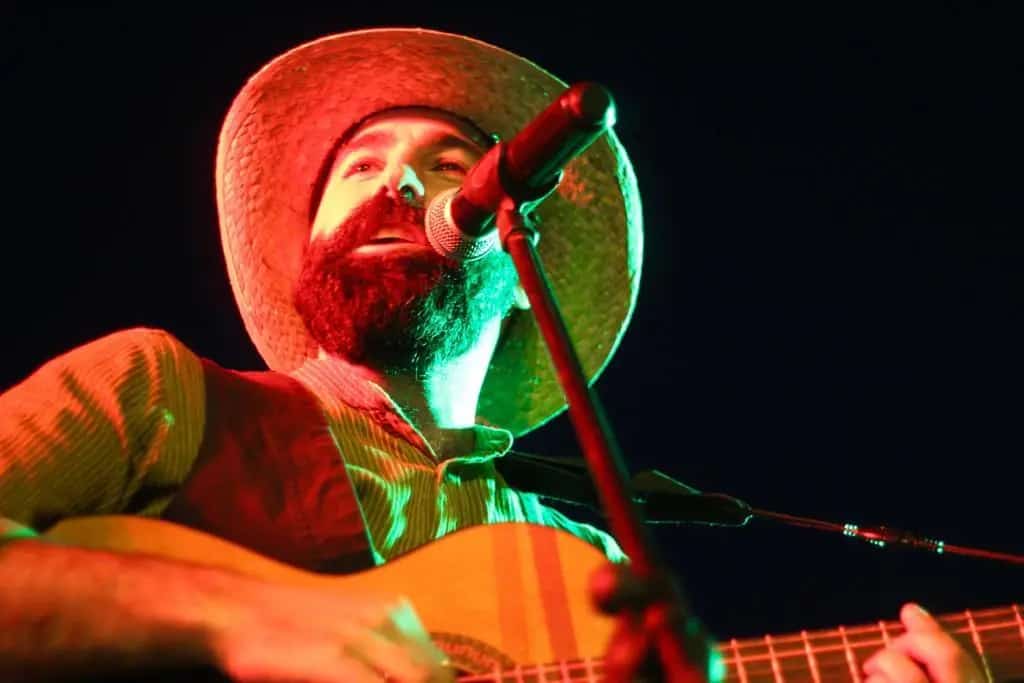 Mundo Chillón actuando en vivo en Málaga 2026