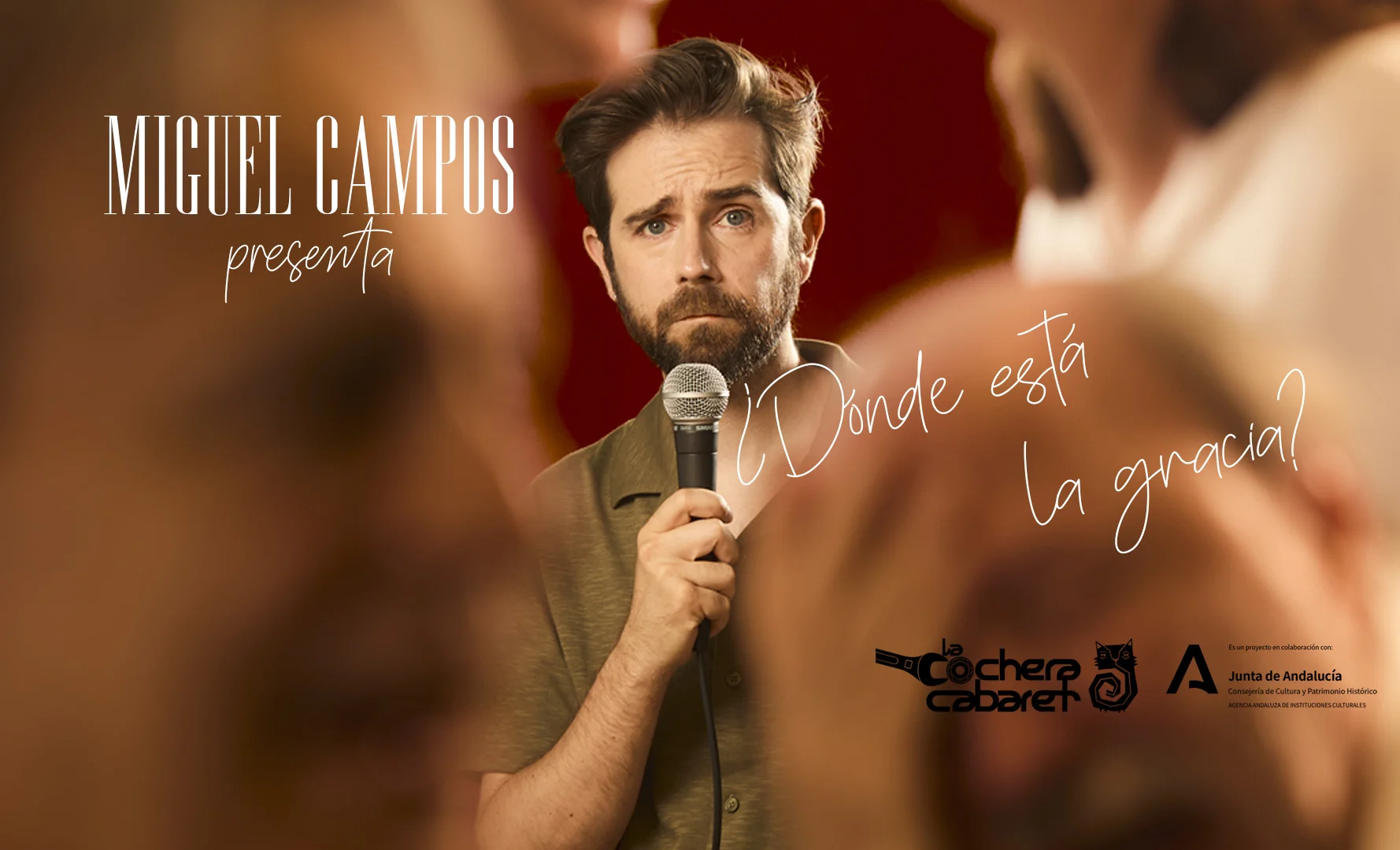 Miguel Campos actuando en el escenario