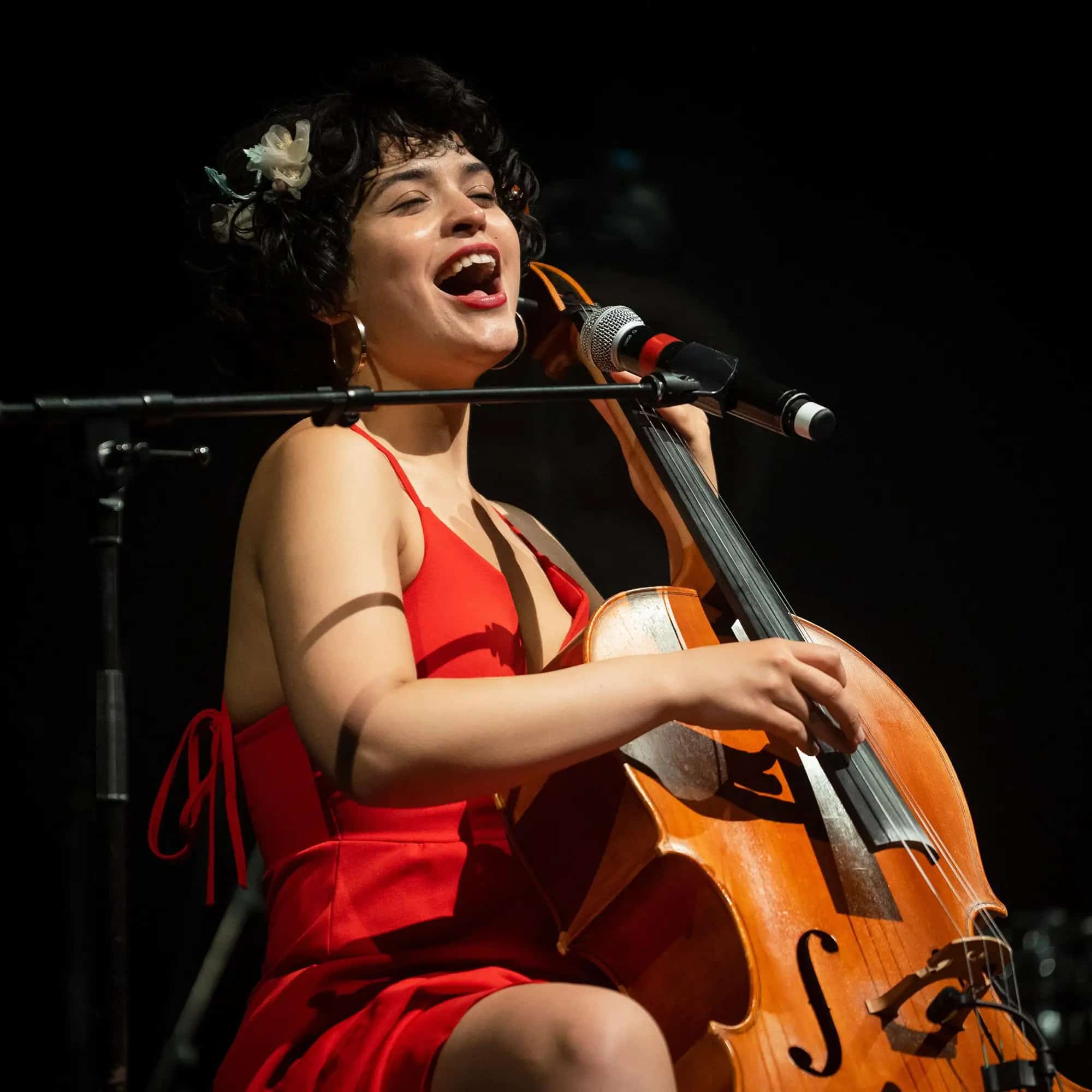 Ana Carla Maza actuando en vivo en Málaga 2026