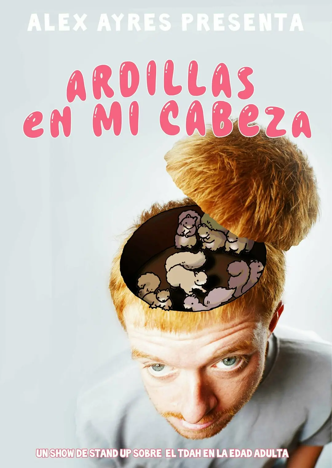 Alex Ayres actuando en el espectáculo de stand-up Ardillas en Mi Cabeza en Málaga 2026