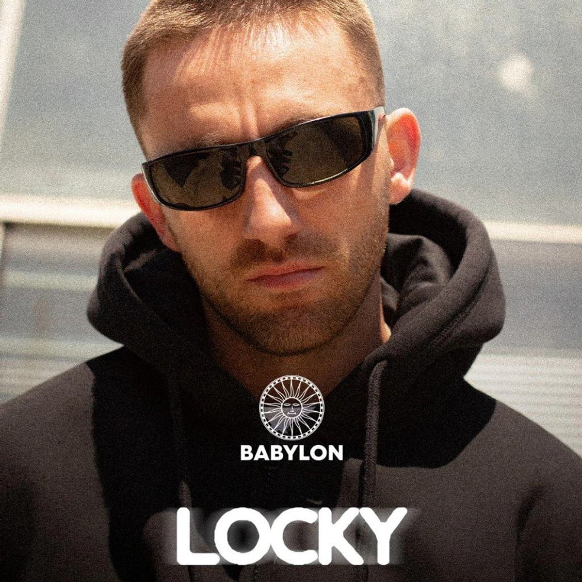 Locky en acción durante su set en Mogli Marbella, Bank Holiday Special