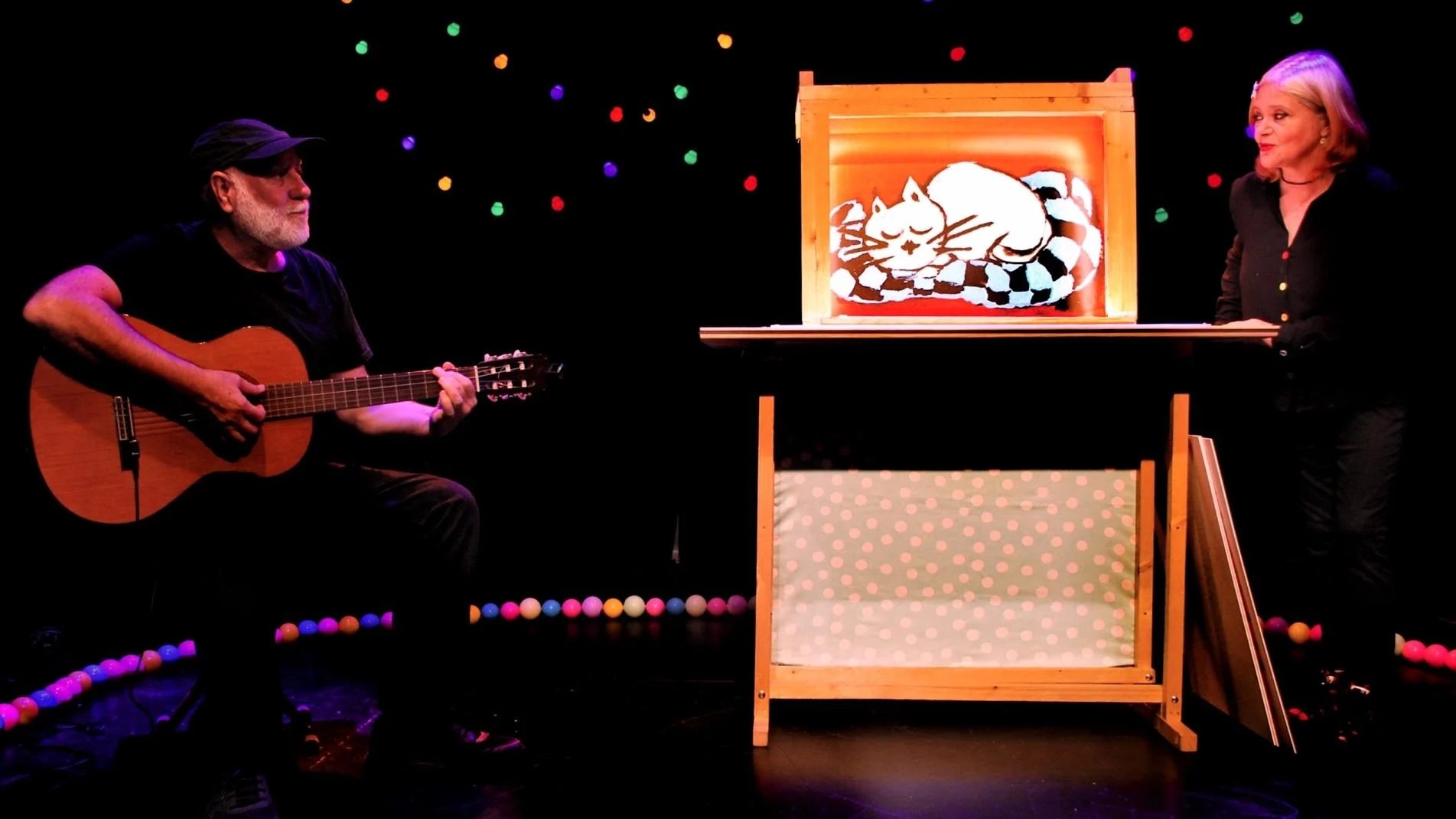 Teatro infantil Cuentos Mágicos Kamishibai en Málaga 2026 con narración en papel, música en directo e historias ilustradas para niños pequeños