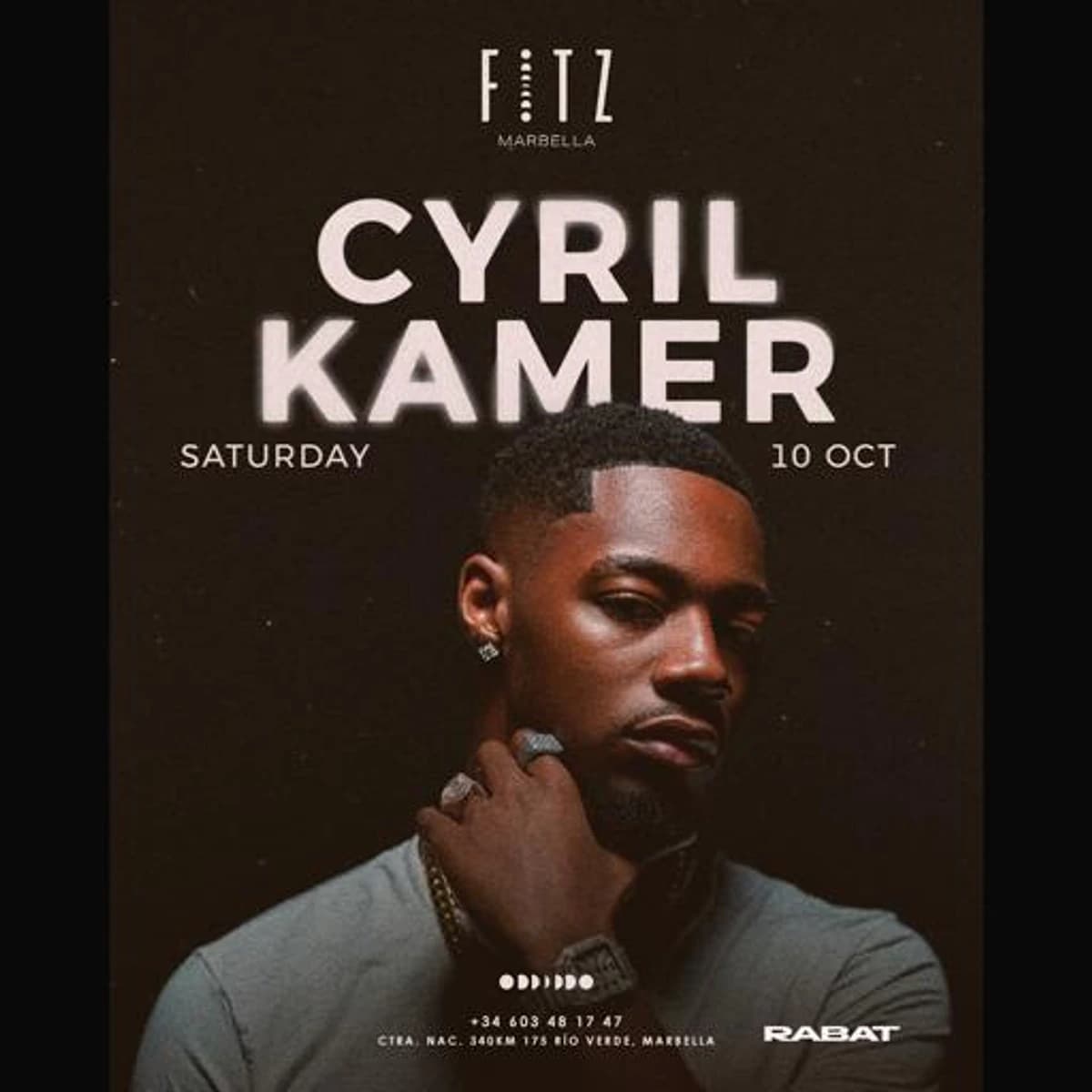 Cartel de Cyril Kamer en FITZ Marbella: retrato del artista sobre fondo oscuro, su nombre en letras blancas y la fecha «Saturday 10 Oct».