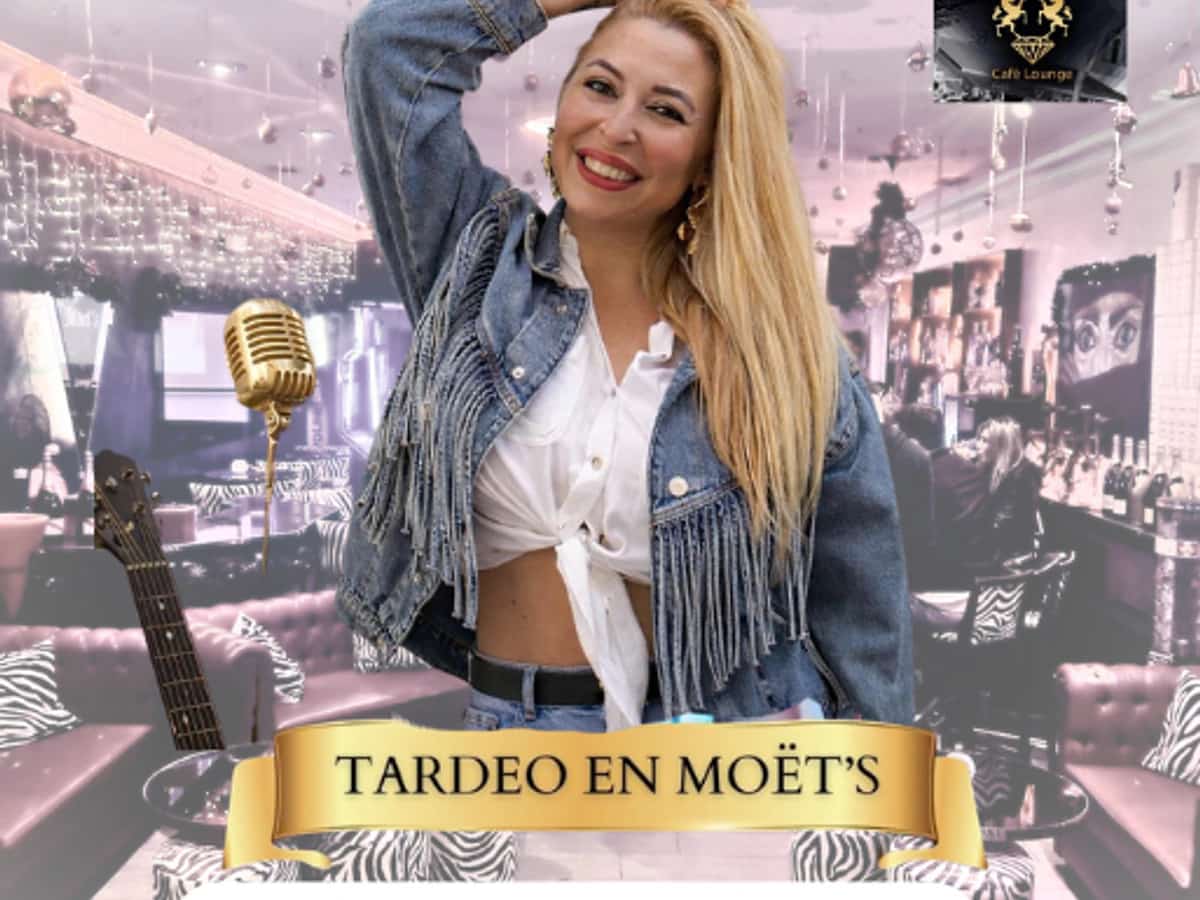 Cartel de Davinia Escalona en un tardeo en Moët’s el 18 de abril a las 18:00, con imagen de la artista y el interior del local al fondo.