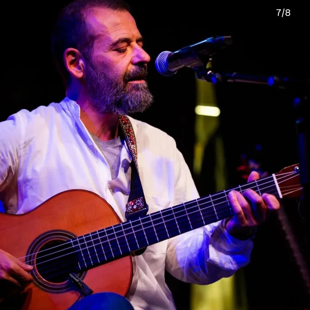 Carlos Chaouen actuando en concierto en directo en The Club Marbella