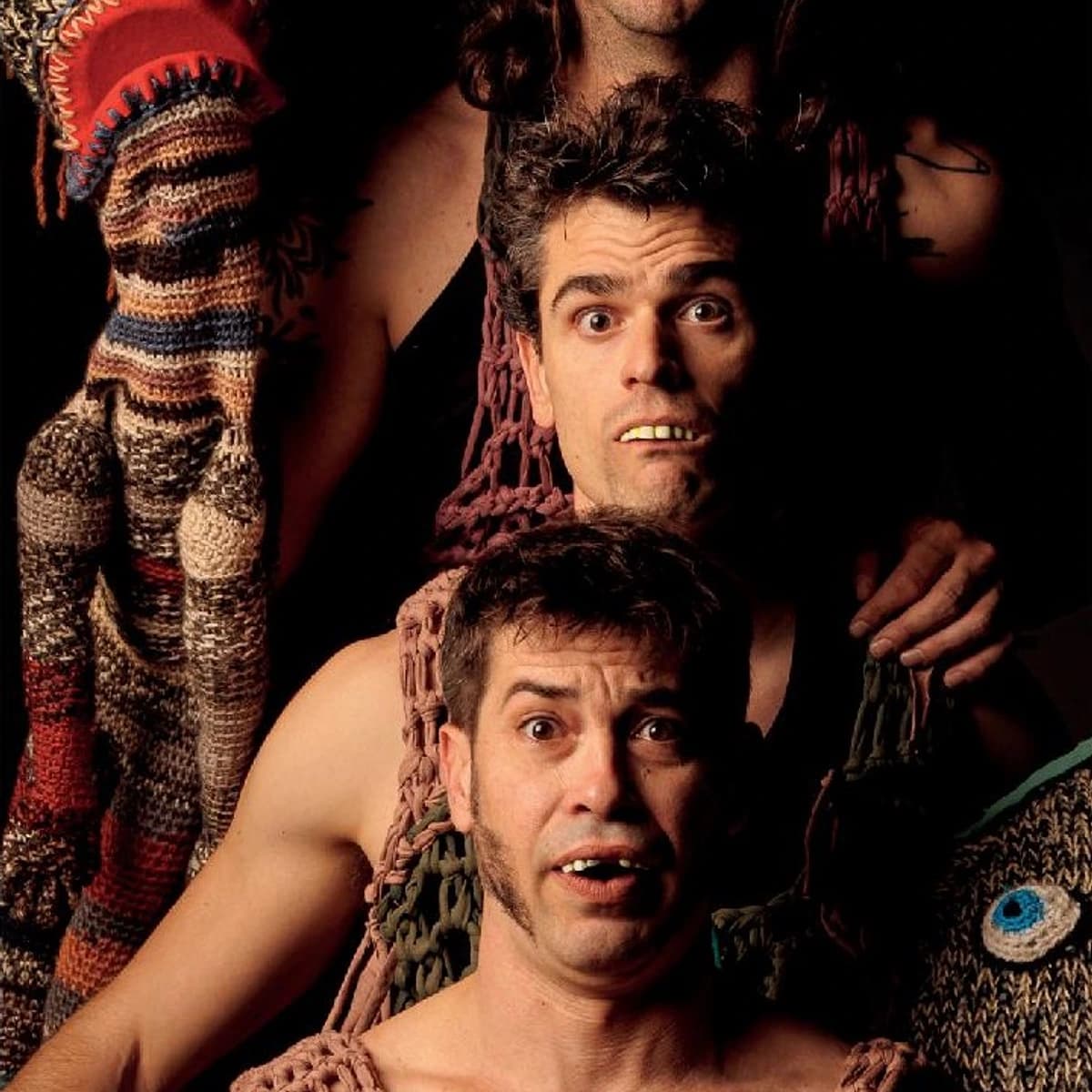 Cartel teatral de Tres tristes trols con elenco en Marbella 2026