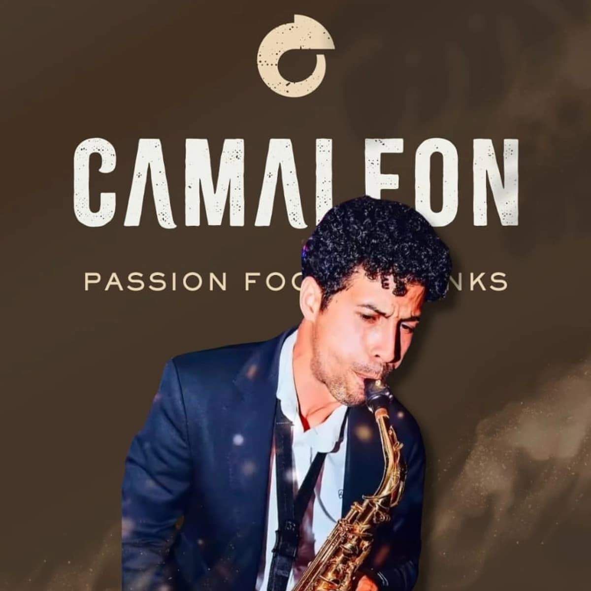 Cartel de Maikel Saxx en Camaleón Marbella con músico tocando el saxo y promoción de Dinner & Show para el 1 de mayo.