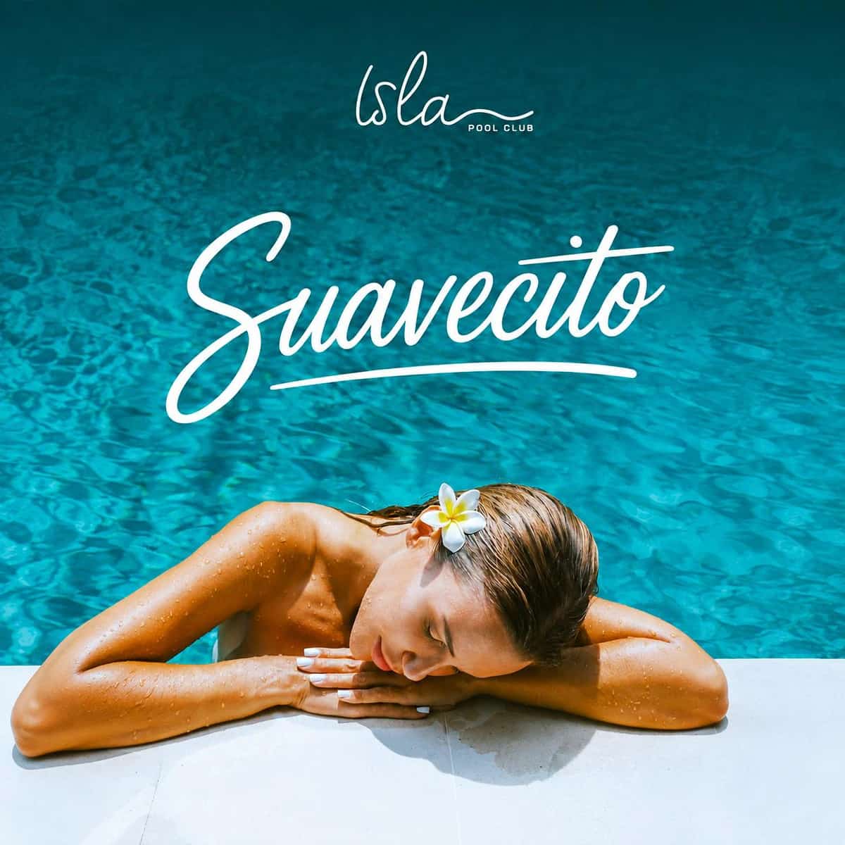 Cartel de Suavecito x Isla Pool con una mujer descansando junto al borde de una piscina azul, flor blanca en el pelo y logotipo de Isla Pool Club.