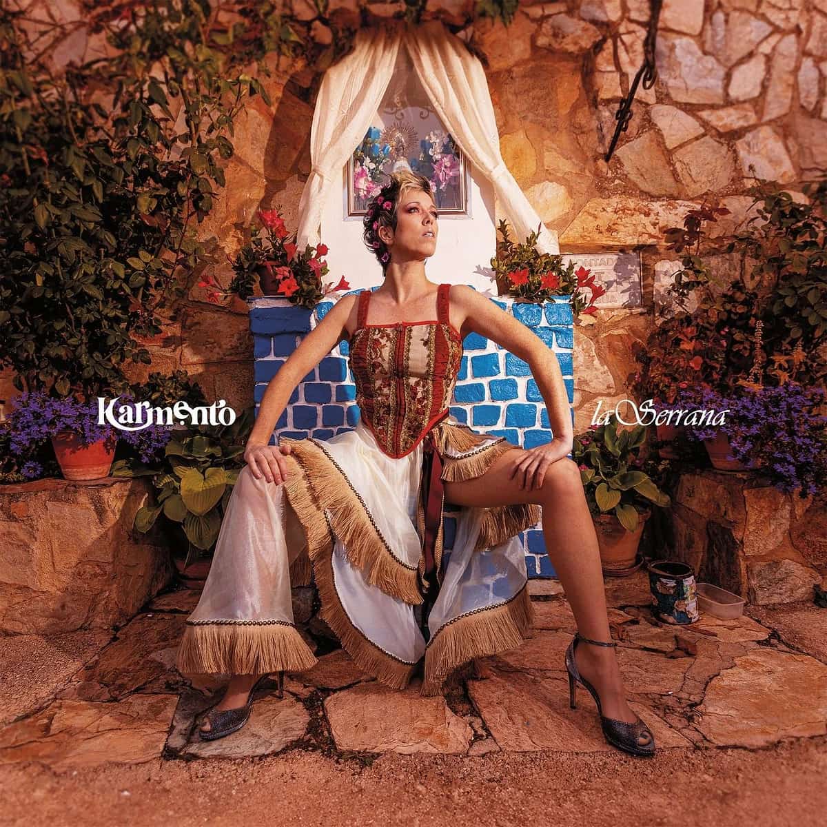 Karmento actuando en vivo en Cine Albéniz en Málaga 2026