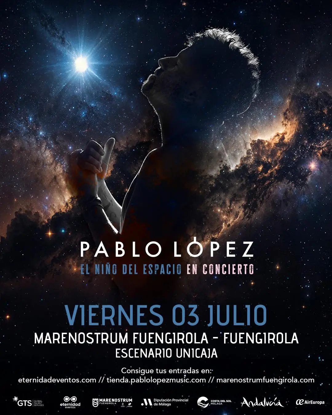 Pablo López actuando en directo durante su gira El Niño del Espacio 2026, tocando el piano en un concierto lleno de emoción.