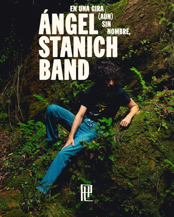 Miembros de Ángel Stanich Band con instrumentos