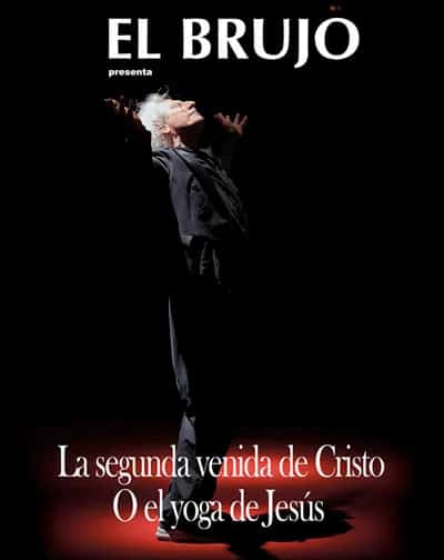 Rafael Álvarez, El Brujo, actuando en el escenario con un tema espiritual.