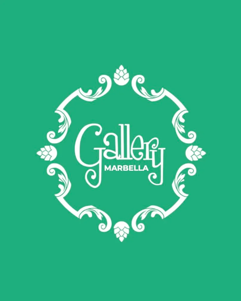 Logo de Gallery Marbella, lounge elegante para tardeo premium y música en directo en Marbella con copas, ambiente cuidado y conciertos en vivo.